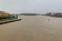 Lũ trên các sông ở Quảng Ngãi đang lên, Quảng Nam cảnh báo lũ quét ở miền núi