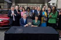 Quang cảnh ký kết ghi nhớ về việc xây dựng nhà máy sản xuất đầu tiên của VinFast tại thị trường Bắc Mỹ.