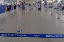 Sốc vì Covid: 79.000 hành khách "tháo chạy", sân bay không một bóng người!