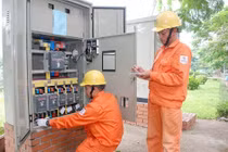 Tiêu thụ điện lần đầu vượt ngưỡng 42.000MW