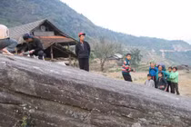 Bí ẩn hình khắc cổ ở Xín Mần