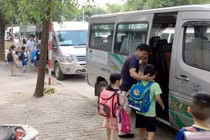 'Siết' quản lý hoạt động ô tô đưa đón học sinh tại Hà Nội