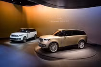 Range Rover mới sẽ viết nên chương tiếp theo trong câu chuyện độc đáo về sự đổi mới và tiên phong, đã trở thành dấu ấn lịch sử của Range Rover trong hơn 50 năm.