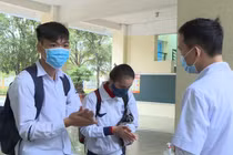 Một số địa phương cho học sinh đi học trở lại trong tháng 4