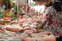 Thịt lợn tăng giá bất ngờ: Có hay không tình trạng găm hàng đẩy giá?