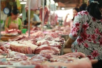 Thịt lợn tăng giá bất ngờ: Có hay không tình trạng găm hàng đẩy giá?