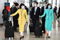 Nam tiếp viên hàng không mắc COVID-19: Tổ bay quốc tế được thực hiện cách ly ra sao?