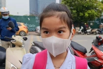 Học sinh tiểu học Hà Nội đi học trực tiếp: Vui như ngày khai trường