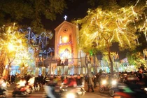 Gió mùa đông bắc xuất hiện, đêm Noel lạnh vừa thích hợp cho người dân xuống phố