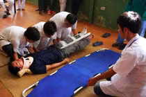 Cách vận chuyển bệnh nhân chấn thương cột sống cổ