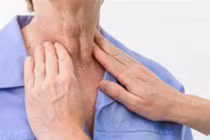 Vừa ăn vừa nói chuyện, cụ bà bị xương cá đâm xuyên từ thực quản ra cổ