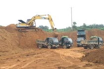 “Công ty Lam Sơn - Sao Vàng lợi dụng cải tạo để khai thác đất trái phép”: Phải chăng có sự bảo kê?