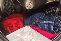 Khăn ướt làm sạch xơ vải quần áo