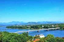 Huế làm vườn bách thảo trên sông Hương