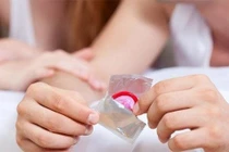  Hiểm họa từ những bao cao su tái chế 