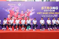 Quang Hải, Bùi Tiến Dũng đeo mặt nạ trung thu truyền cảm hứng tại Strong Vietnam