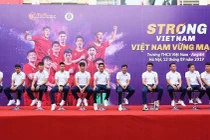 Quang Hải, Bùi Tiến Dũng đeo mặt nạ trung thu truyền cảm hứng tại Strong Vietnam