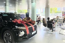 Đổ xô mua ô tô trước khi hết giảm phí trước bạ 