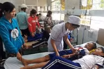 Vụ 84 học sinh nhập viện sau súc miệng: Khiển trách 2 cán bộ y tế