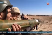 Video Cố vấn Nga huấn luyện quân nhân Syria sử dụng súng phóng lựu nhiệt áp