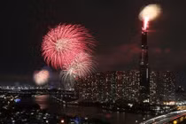 Pháo hoa đêm Giao thừa tại TPHCM.