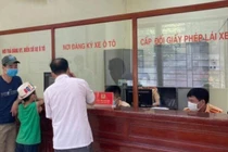 Người dân có thể ngồi ở nhà để đăng ký xe trực tuyến 