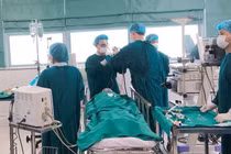 Hóc xương đâm xuyên vào phổi