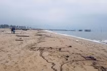 Tàu chở hàng gần 9.000 tấn chìm, khoảng 3km bờ biển có vệt cặn dầu