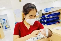 Cấp cứu vì té võng, bé 4 tháng được phát hiện ruột và dạ dày chui lên lồng ngực