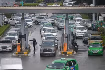 Xe ra, vào sân bay dưới 10 phút vẫn phải nộp phí