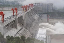 Đê sông Trường Giang vỡ, 9.000 người Trung Quốc buộc phải di tản