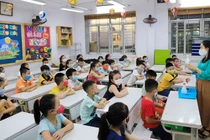 Bỏ hai bộ SGK không thông báo: Giáo viên bị động, lo lắng cho năm học tới