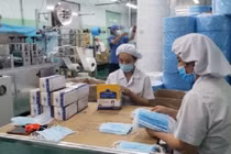 Tạm ngừng kinh doanh tạm nhập, tái xuất khẩu trang y tế