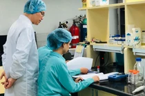 ‘Chiến lược’ phòng chống COVID-19 thời gian tới trước sức ép lớn