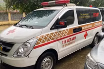 Thu 300.000 đồng/người, xe cứu thương "nhét" 12 người ở Bắc Ninh về Sơn La