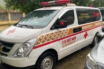 Thu 300.000 đồng/người, xe cứu thương "nhét" 12 người ở Bắc Ninh về Sơn La