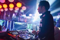 Hà Nội yêu cầu đóng cửa karaoke, vũ trường