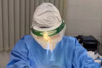 Bệnh nhân bị cây tre đâm thủng mắt phải, trực diện hoàn toàn vào nhãn cầu và sâu hốc mắt.