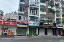 Hàng quán tại TPHCM “vẫn án binh bất động”
