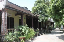 Tượng đất hóa vàng ở chùa cổ