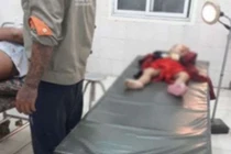 Cả nhà đi xe máy gặp nạn ở Hà Nội, 3 mẹ con tử vong