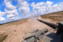 Video hiếm: Lính tăng Nga phóng tên lửa qua nòng pháo xe T72B3