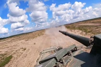 Video hiếm: Lính tăng Nga phóng tên lửa qua nòng pháo xe T72B3