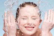 Rửa mặt sạch buổi sáng