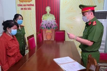 Công an đọc lệnh bắt tạm giam đối với bị can Thanh.