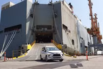 Xe nhập khẩu tăng mạnh, xe nội lo lép vế 