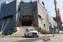 Xe nhập khẩu tăng mạnh, xe nội lo lép vế 