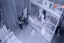 Nữ giúp việc cắm đầu bé 14 tháng xuống đất, cầm chân quay như chong chóng