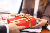 Hà Nội nghiêm cấm biếu quà Tết cho lãnh đạo