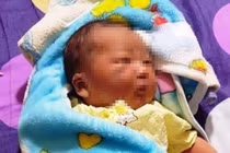 Bé gái sơ sinh bị bỏ rơi giữa cánh đồng trong đêm lạnh